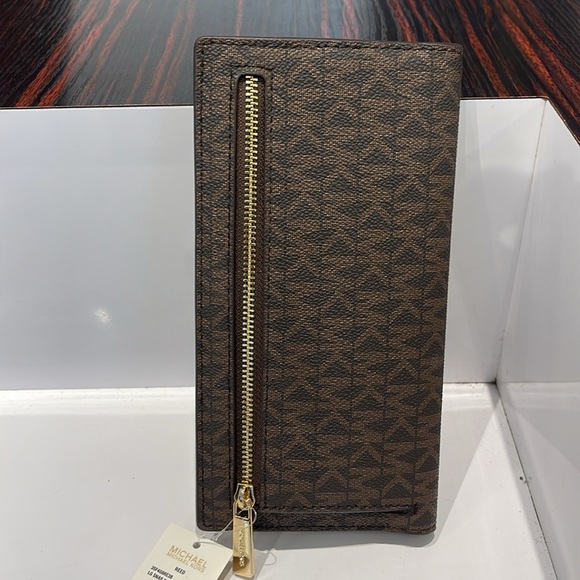 Michael Kors Reed Large Bifold Signature Snap Wallet Card Case 
Brown 
NWT - Picture 13 of 16